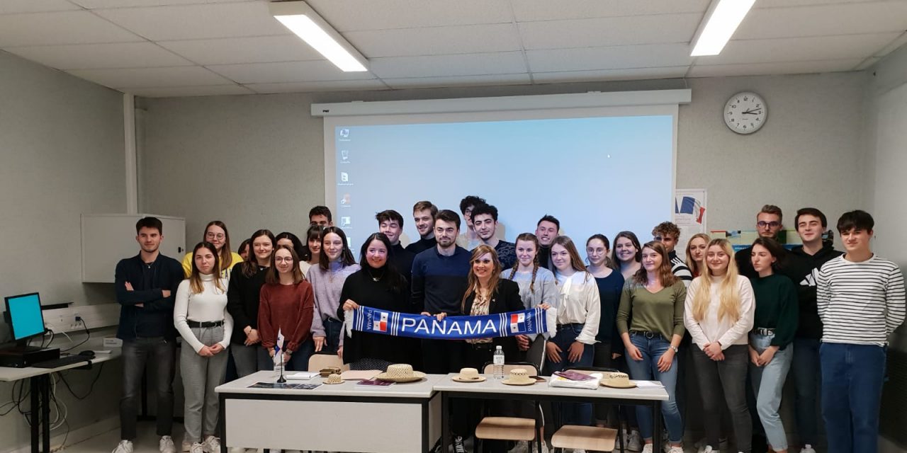 Dayra Carrizo a participé au Forum: “Panama – culture, tourisme, commerce et investissement”, destiné aux étudiants français de Limoges