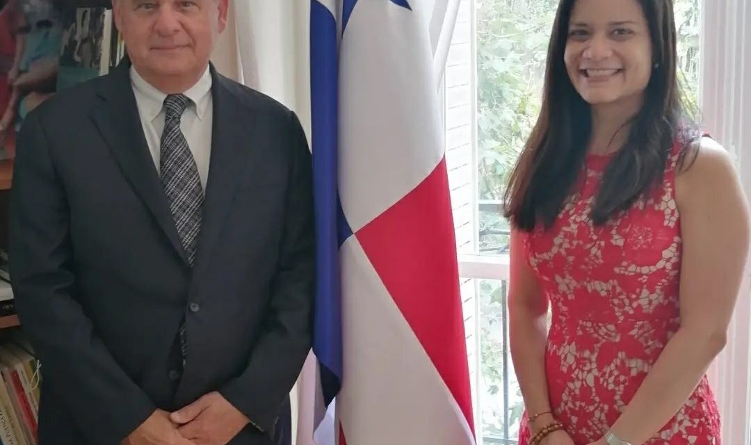 Visita de SE Henry Faarup, Embajador de Panamá en Francia 2010-2014, donde conversamos aspectos importantes de las relaciones entre ambos países.