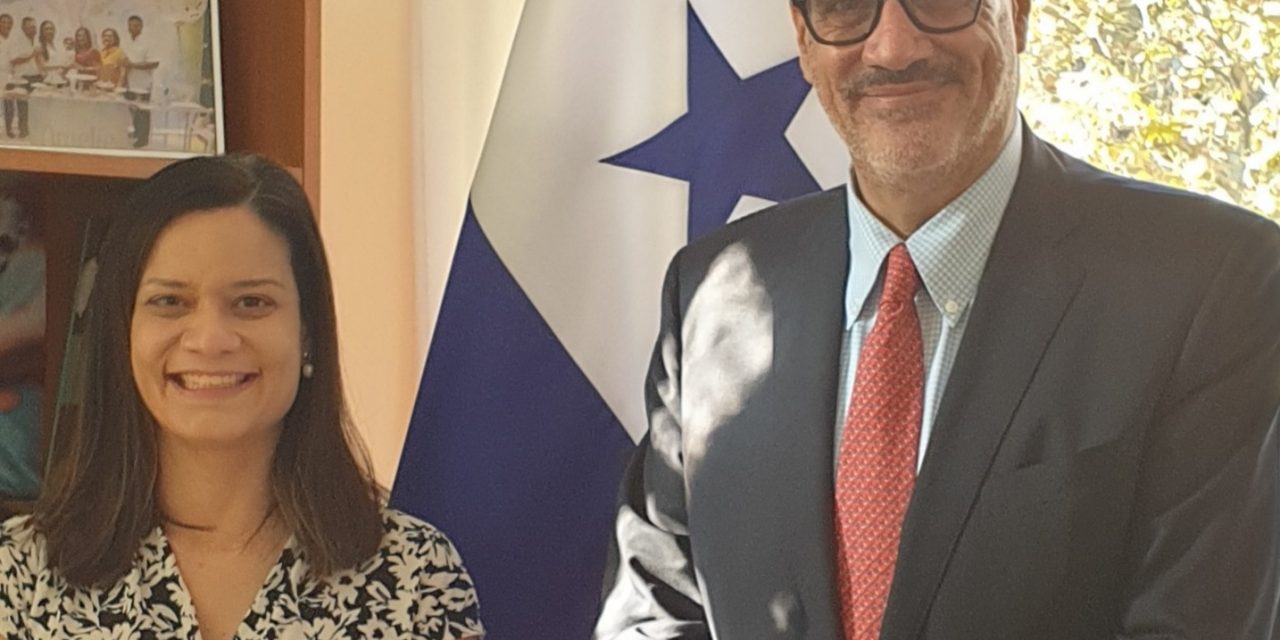 SE Issamary Sánchez recibió la visita de SE Mauricio Vargas, Embajador de Colombia en Francia.