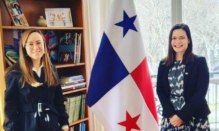 Reunión de SE Issamary Sánchez  con María  Camila Moreno,  Directora de la Asociación  de zonas francas de las Américas.