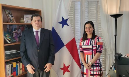 SE Issamary Sánchez recibió la visita del nuevo Embajador de Perú  en Francia, SE Rolando Ruiz Rosas.