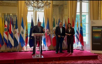 Medalla del Senado francés  a panameño destacado en la educación.
