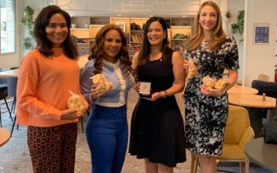 Visita de la cantante Sandra Sandoval a París.