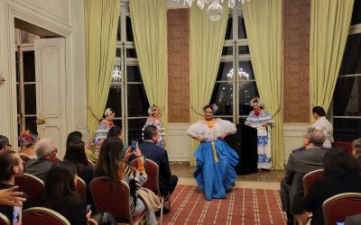 Mes de la Patria en Francia.