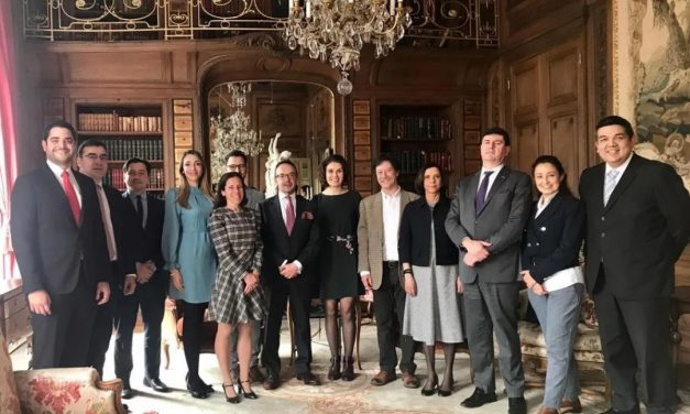 Reunión del Ministro Consejero de la Embajada de Chile en Francia.
