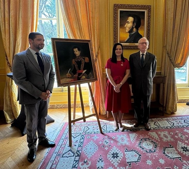 Entrega de cuadro de Prócer panameño a la Casa de América Latina en Francia.